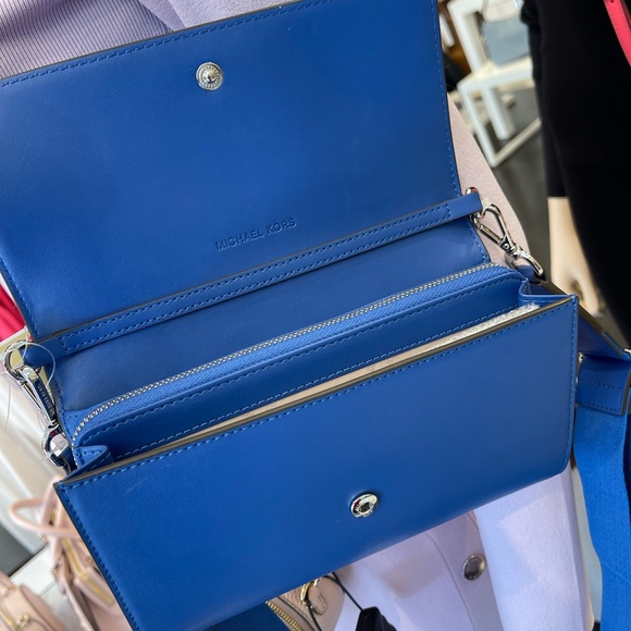 MICHAEL KORS Jet Set Large Ombré Signature Logo Crossbody Bag
Galaxy Blue 
NWT - Picture 6 of 16